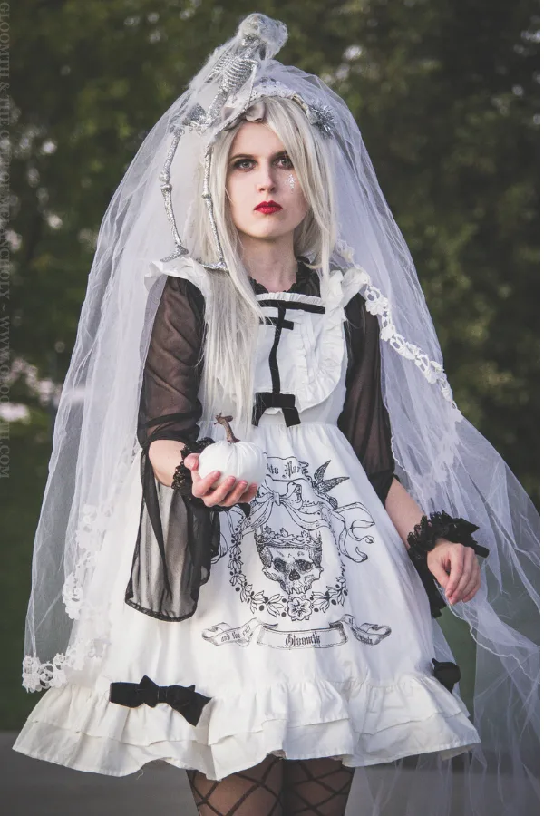 Ghostly Bride Halloween Costumes for College Girls