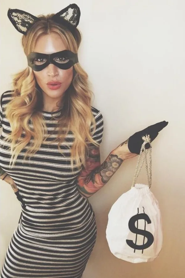 Cat Burglar Last-Minute College Halloween Costumes