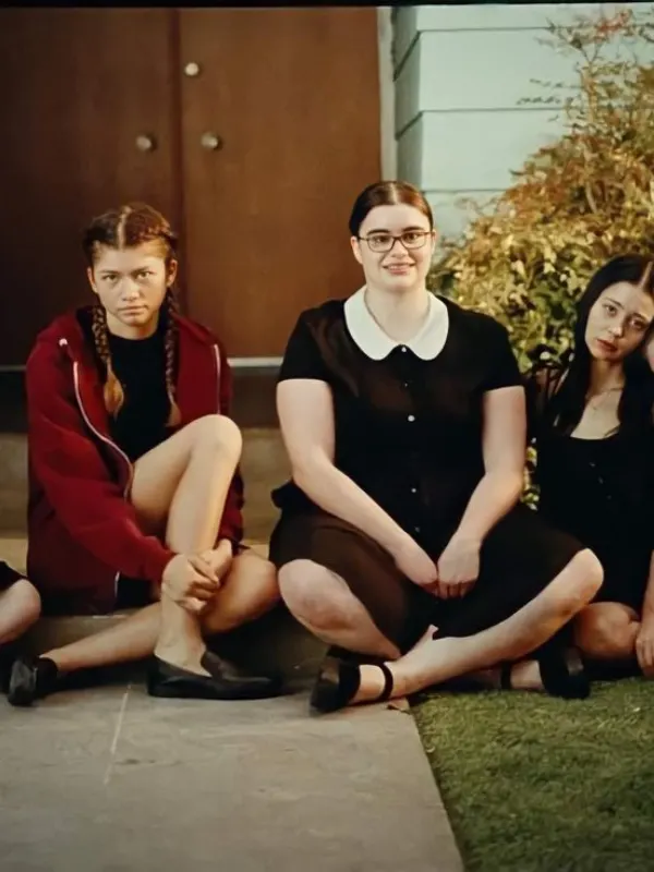 Euphoria Teen Last-Minute Halloween Costumes for collage girls