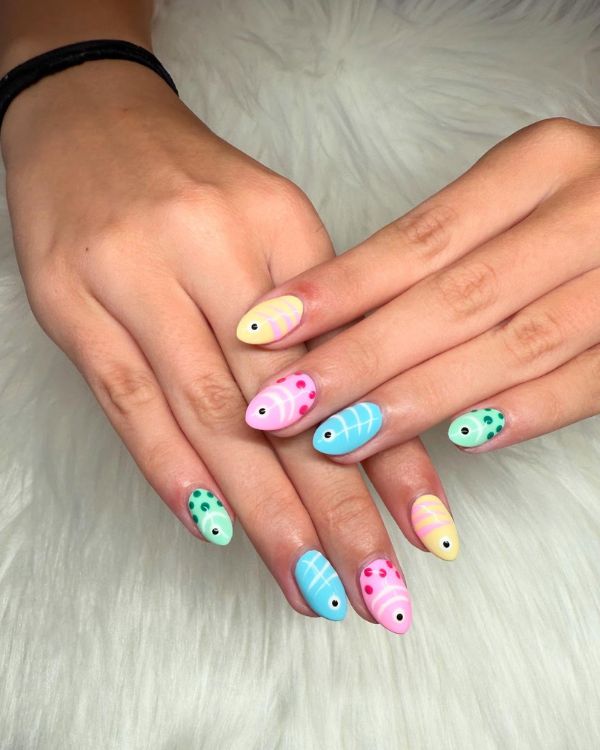 short Halloween Fish Nail Art