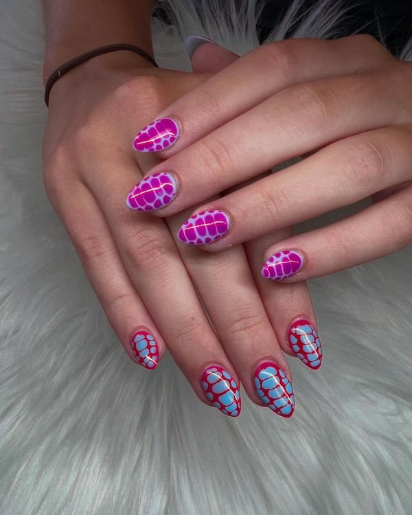 short Halloween checkered Nails