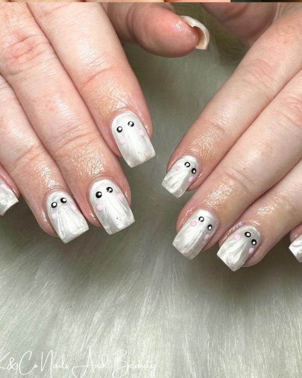 short Halloween spooky nails