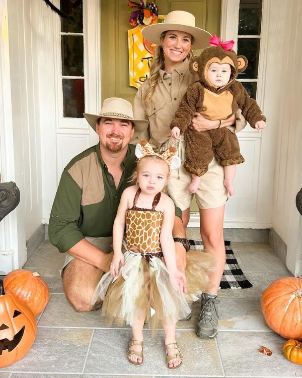 SafariJungle Adventure theme family's Halloween costume