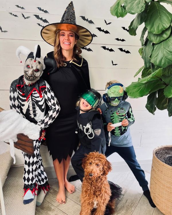 family of 4 Halloween costumes