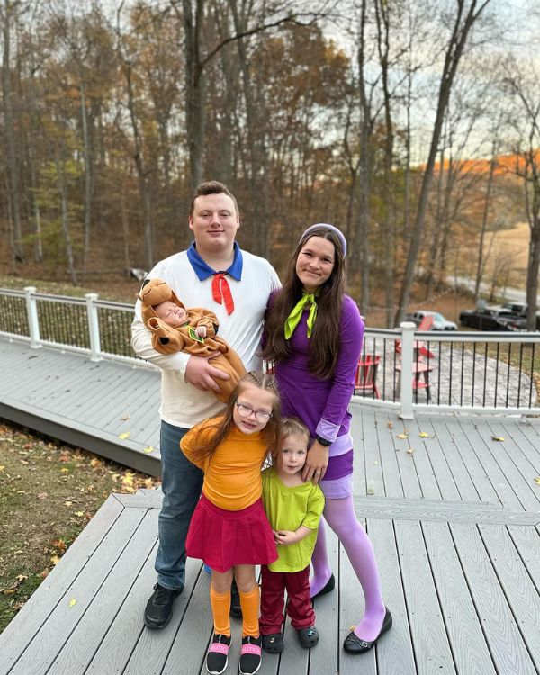 family of 5 Halloween costumes idea